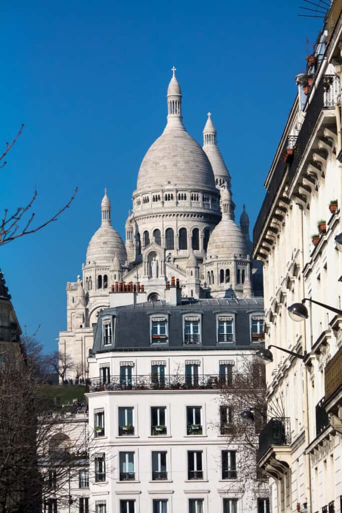 how to save money in Paris
