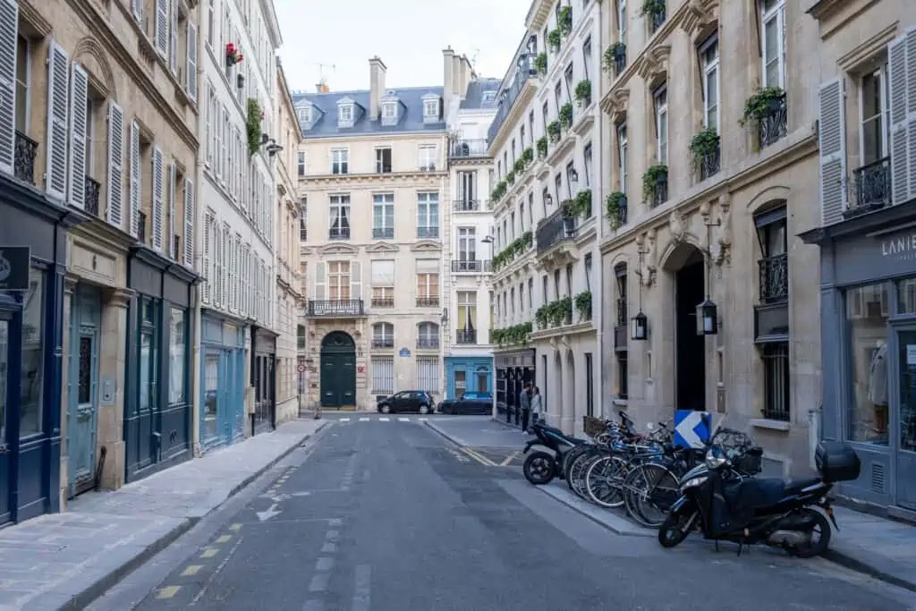 Sundays in Paris Sundays in Paris