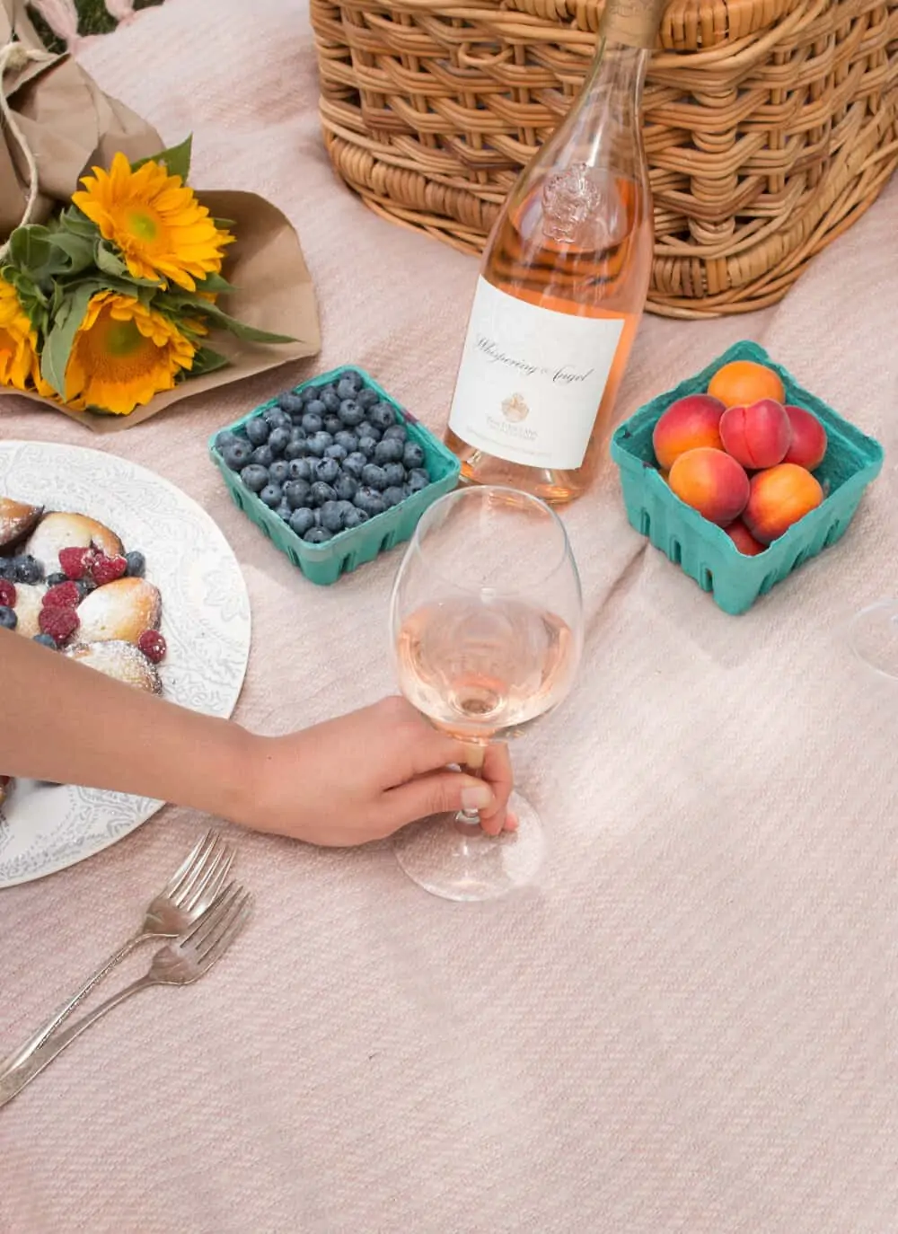 how+to+host+a+parisian+picnic+via+everyday+parisian.jpeg