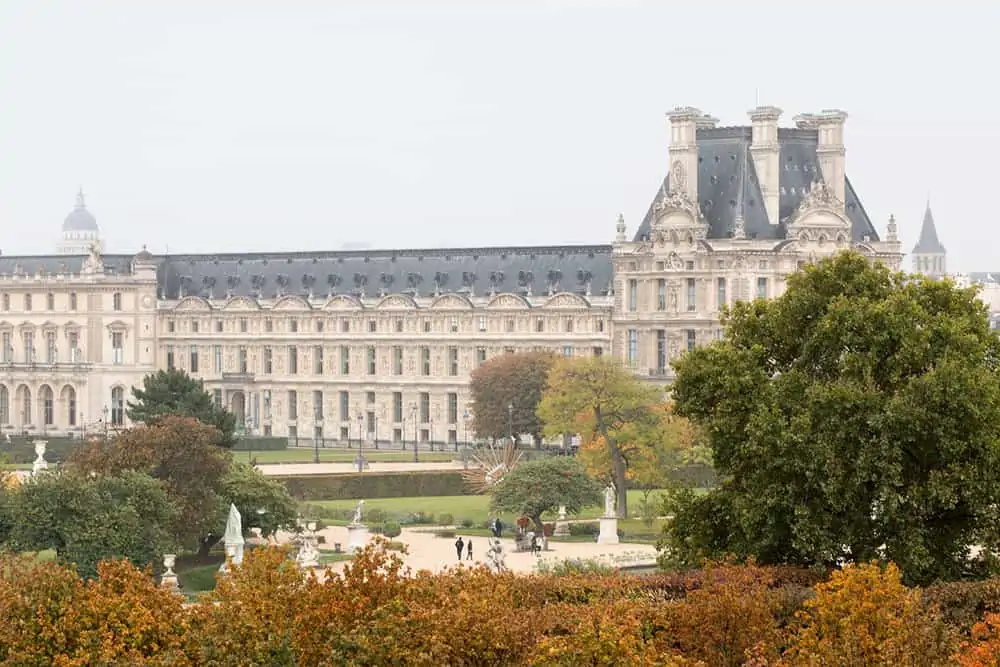 paris in september Louvre