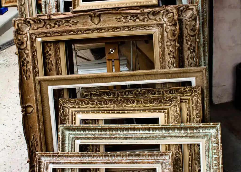 Explore the Puces/Brocante Explore the Puces/Brocante