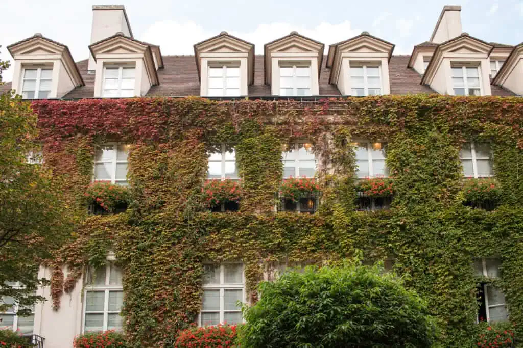 Pavillon de la Reine in the fall Paris hotel