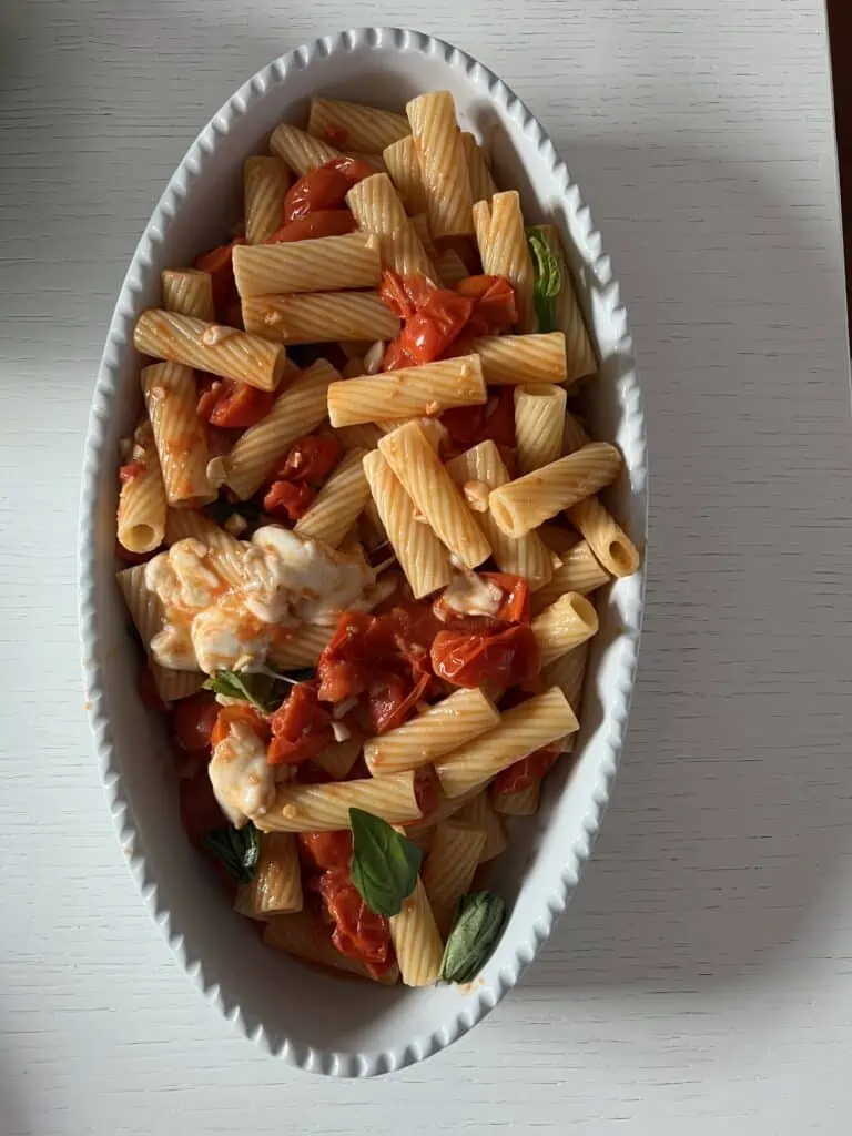 Spaghetti Pomodoro Sauce with Fresh Tomatoes Spaghetti Pomodoro Sauce with Fresh Tomatoes
